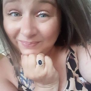 Meet your Posher, Elizabeth belenna